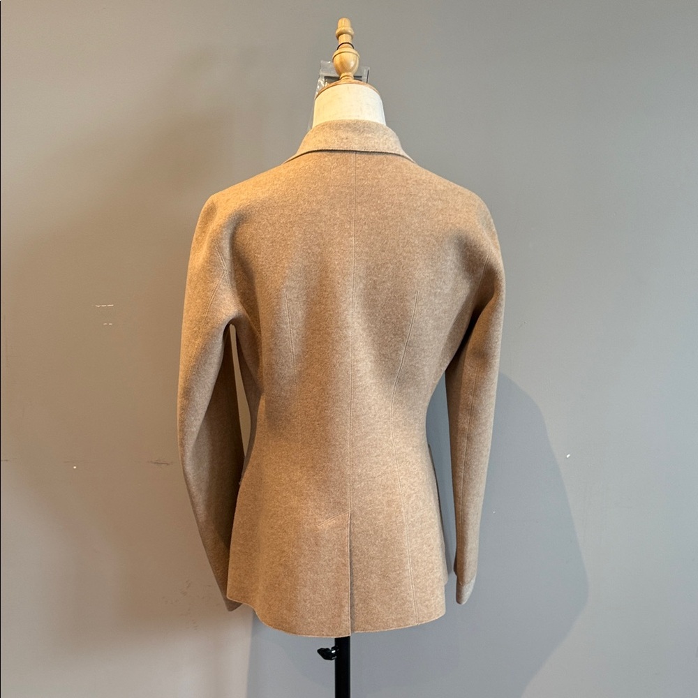 MaxMara NWT Virgin Wool Beige Blazer NWT Classic Tailored Jacket Size 10 - Picture 2 of 8